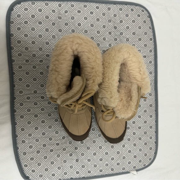 UGG Adirondack III Cream Waterproof Leather Boots Size 5.5 - Picture 6 of 8